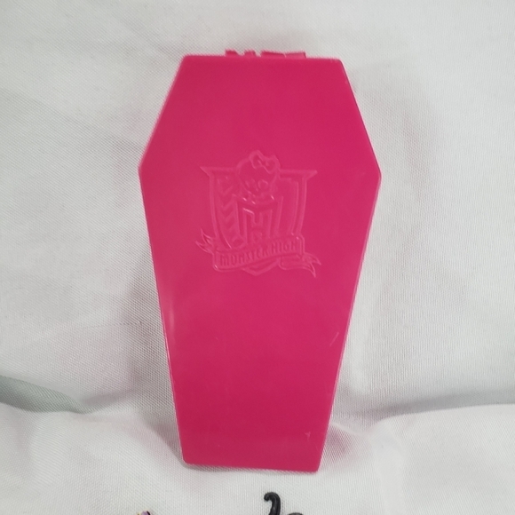 Monster High Doll 5 Inch Pink Locker With Random Accessories 2010 Mattel No Lock - Picture 5 of 6